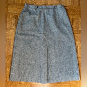 Allure Montréal Wool Blend Gray Herringbone Skirt, Waist 30”, Made in Canada